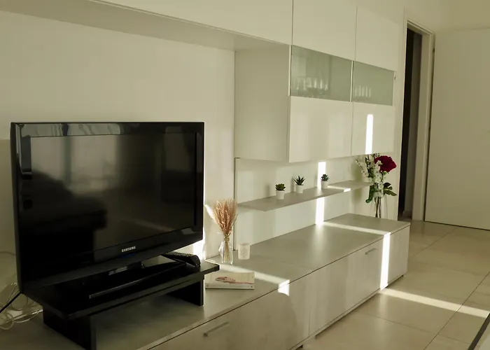 Lily House * لووِنو