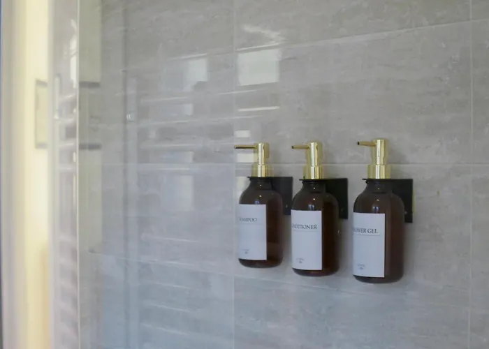 Lily House لووِنو